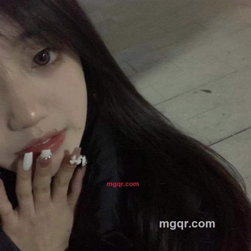 辣妹超甜的第4张照片