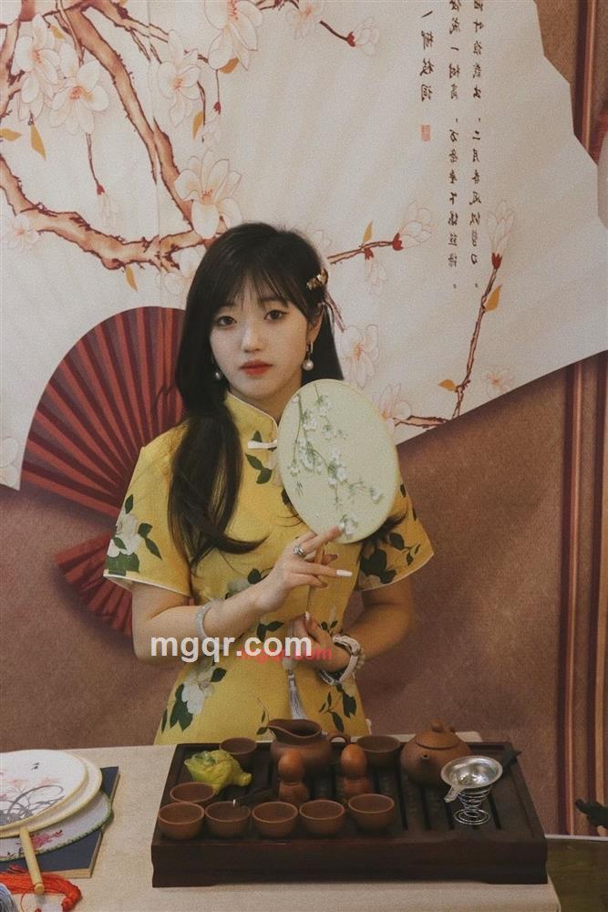 辣妹超甜的第2张照片