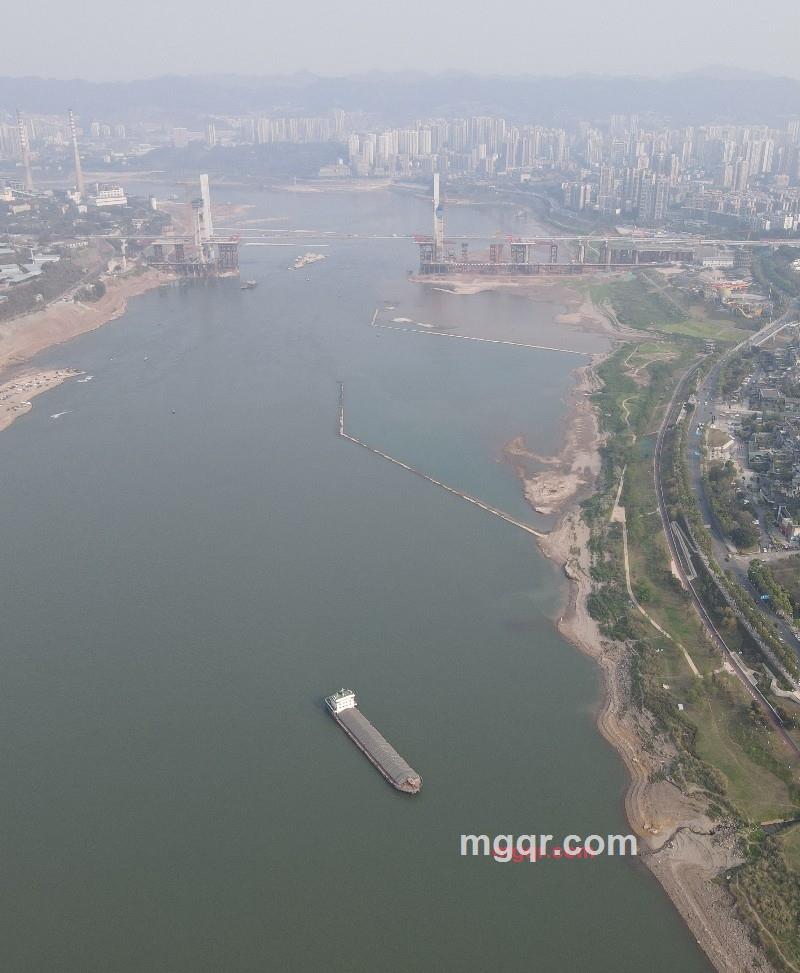 牵马进城的第1张照片