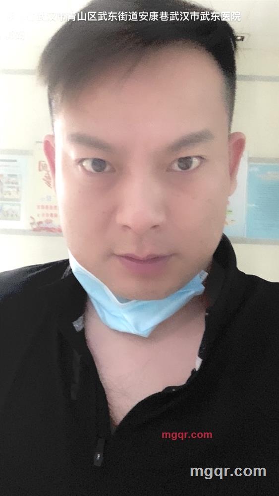 出浴猛男的第1张照片