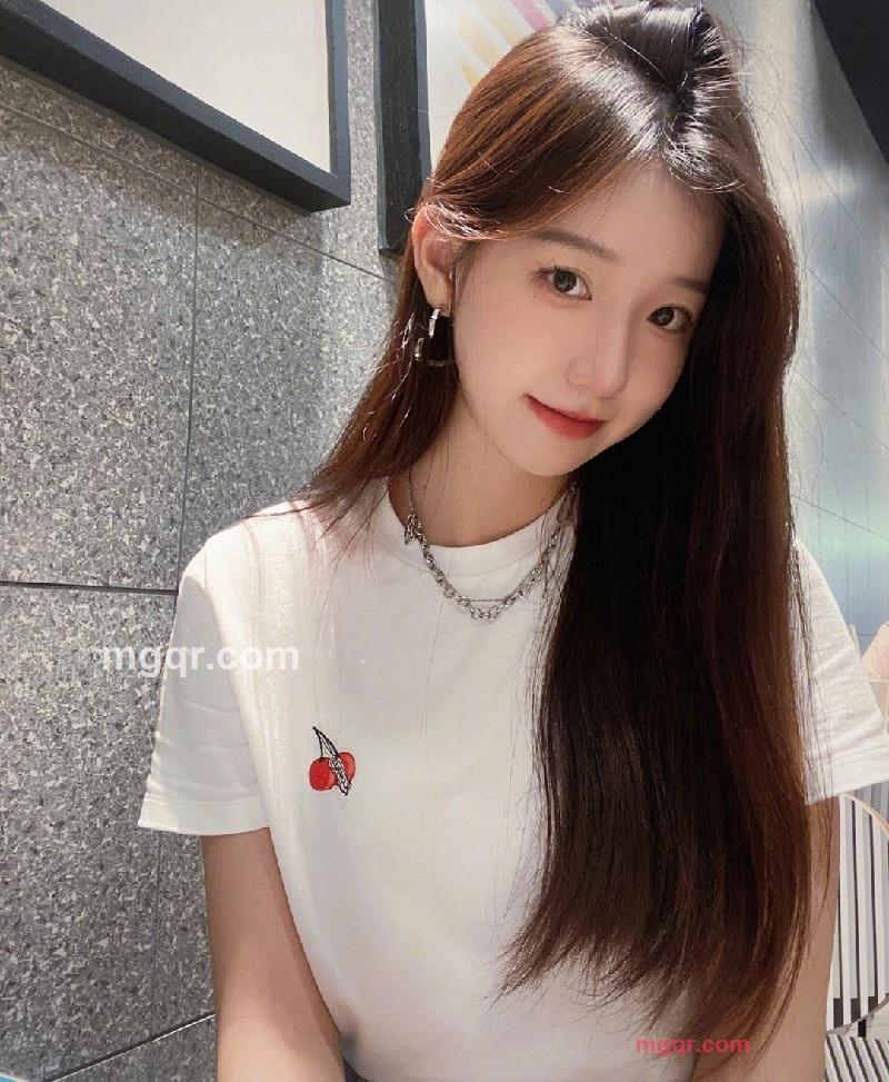 美女不困的第2张照片