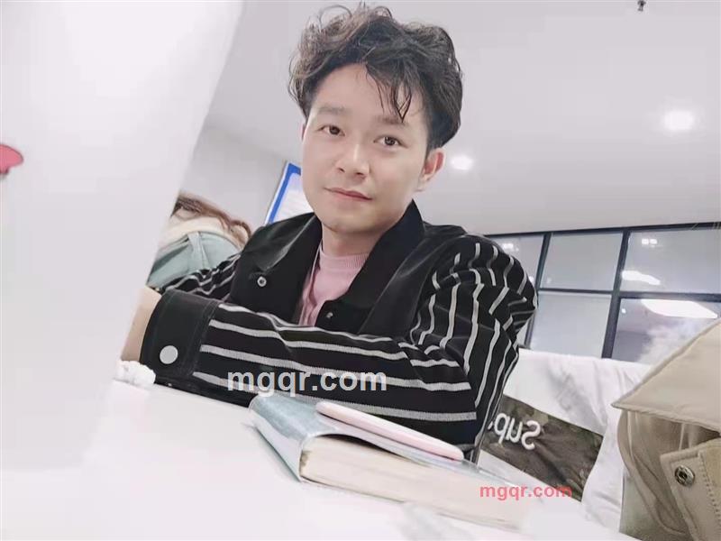 残阳逐月的第1张照片