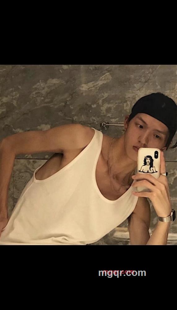 美酒香烟.的第1张照片