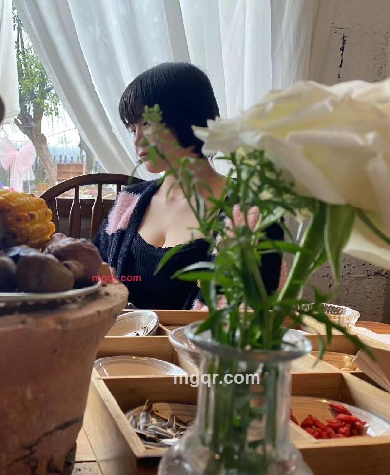 黄茵茵的第1张照片