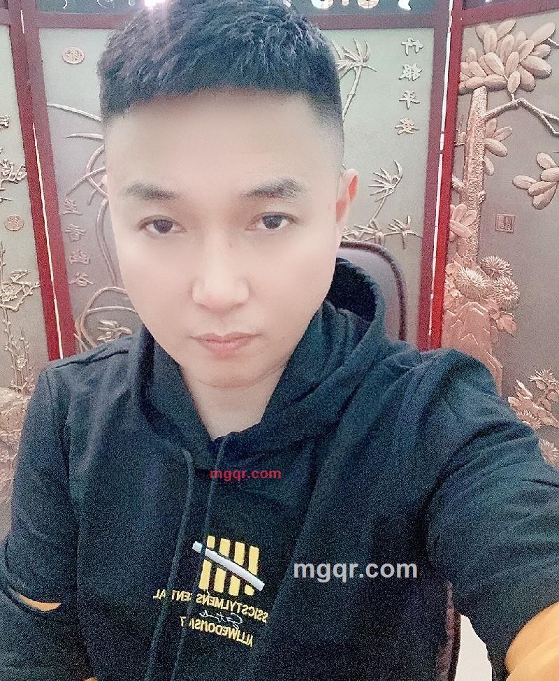 阳光总裁的第2张照片