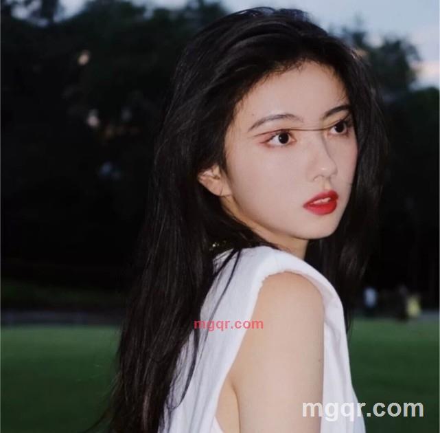 玫瑰芳香但有刺的第1张照片