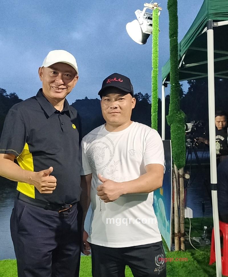 晒得乌漆麻黑的第10张照片