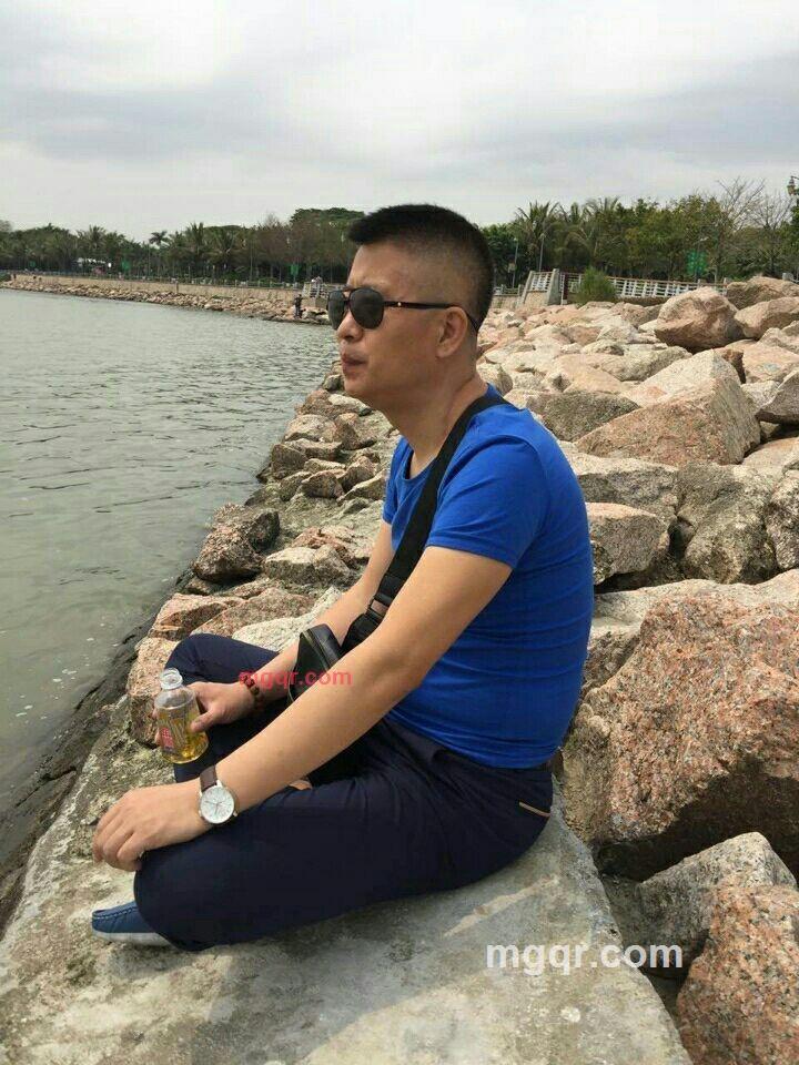 雨夜的你的第2张照片