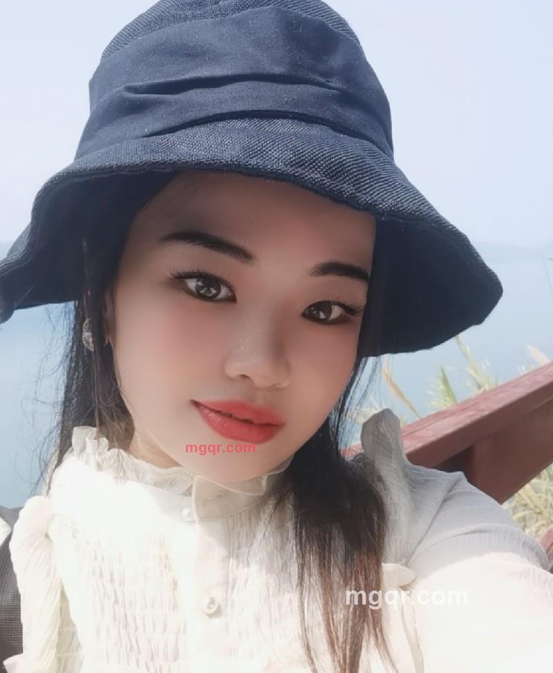 漂亮美眉的第4张照片