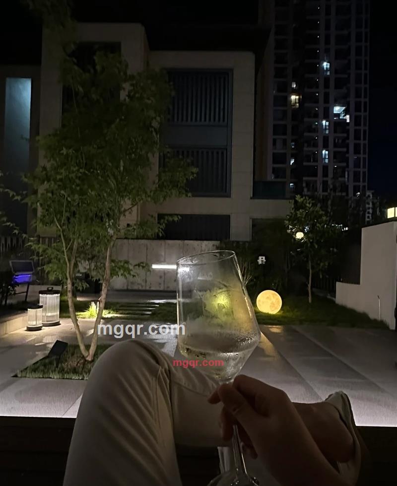 富有男的第1张照片