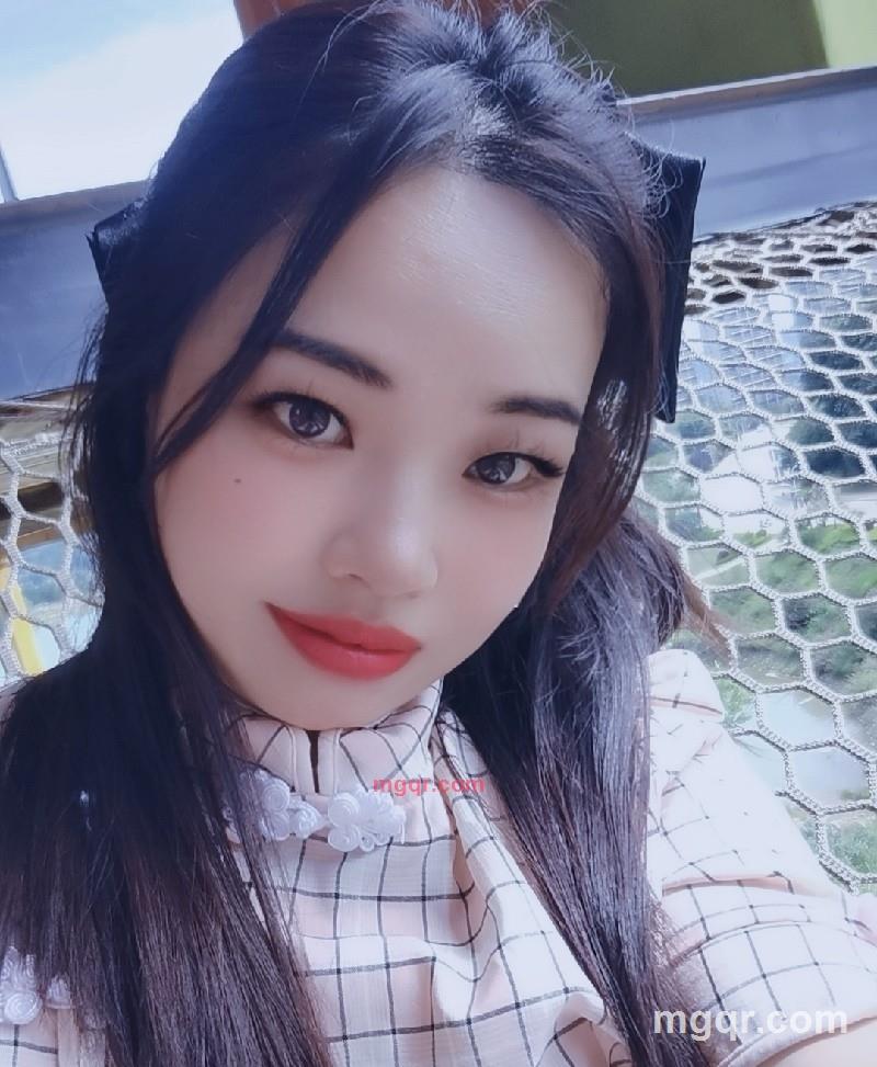 漂亮美眉的第2张照片