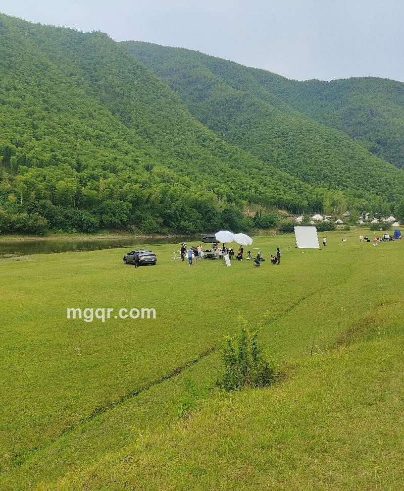 骑驴看戏的第1张照片