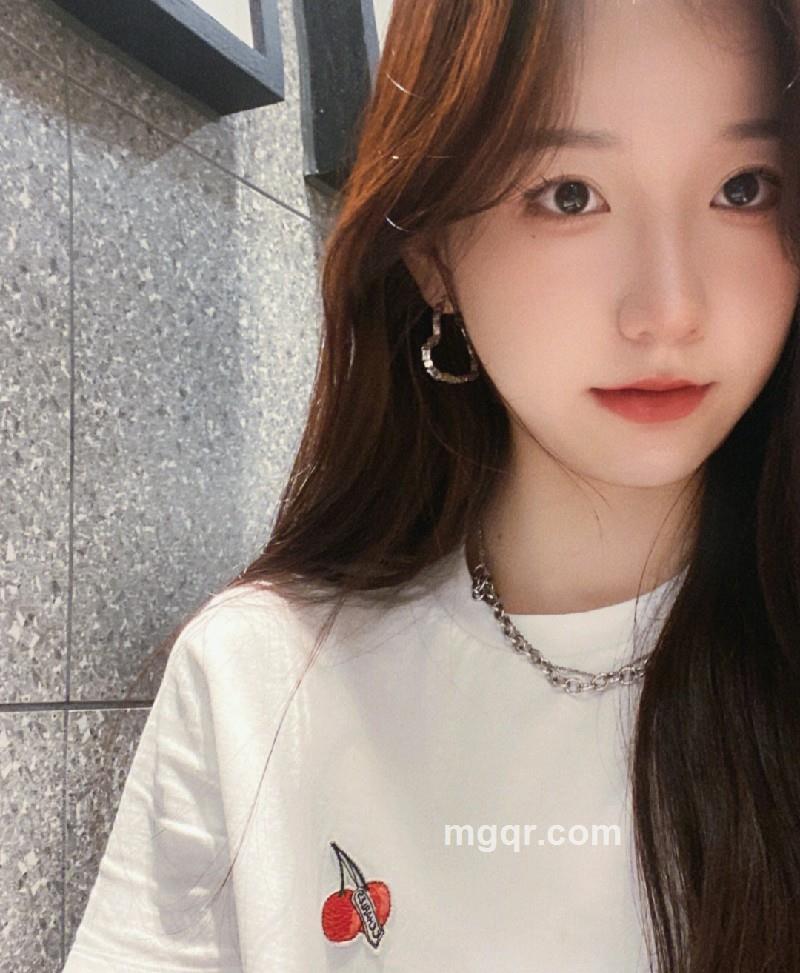 美女不困的第1张照片