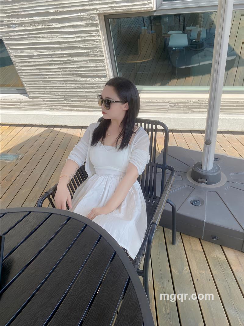 美女吃不饱的第3张照片