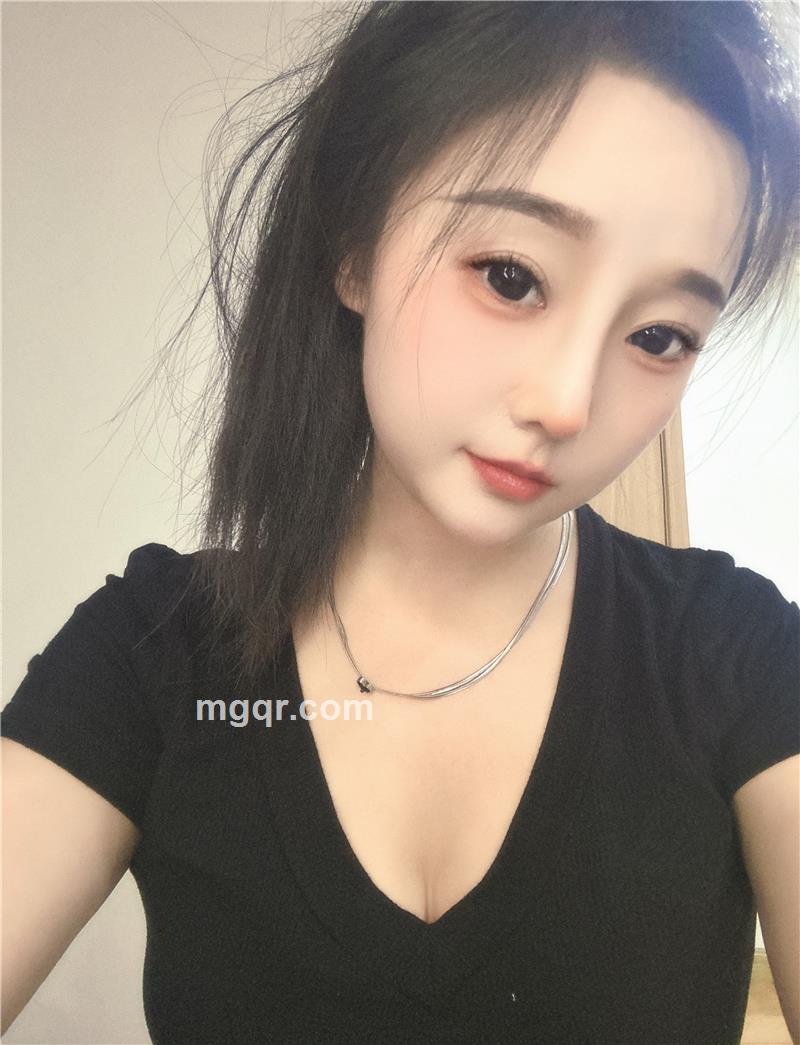 美女吃不饱的第1张照片