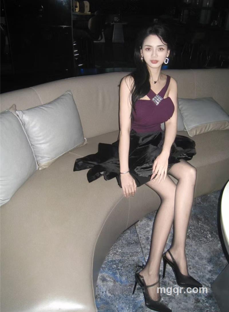 害羞的小月亮的照片