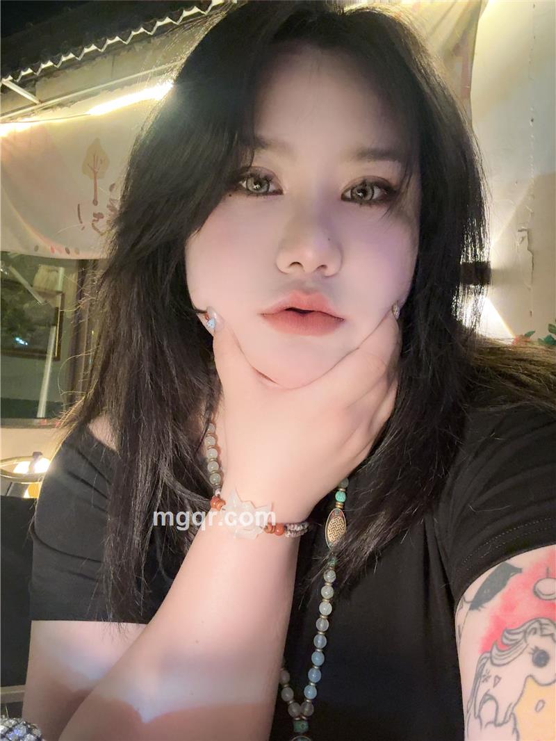 美甲艺术家的照片