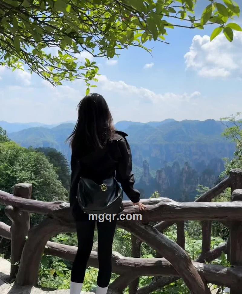 蔚蓝天空的照片
