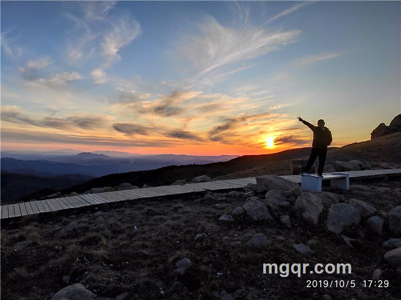 笨小孩的天空的照片