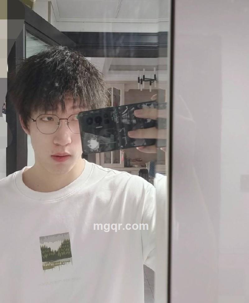 闻人翊悬的照片