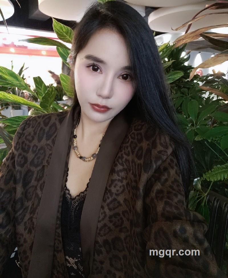 有虎牙的小姐姐的第5张照片