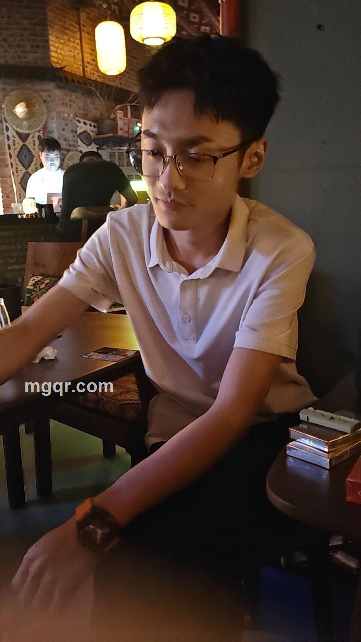 年轻人的照片