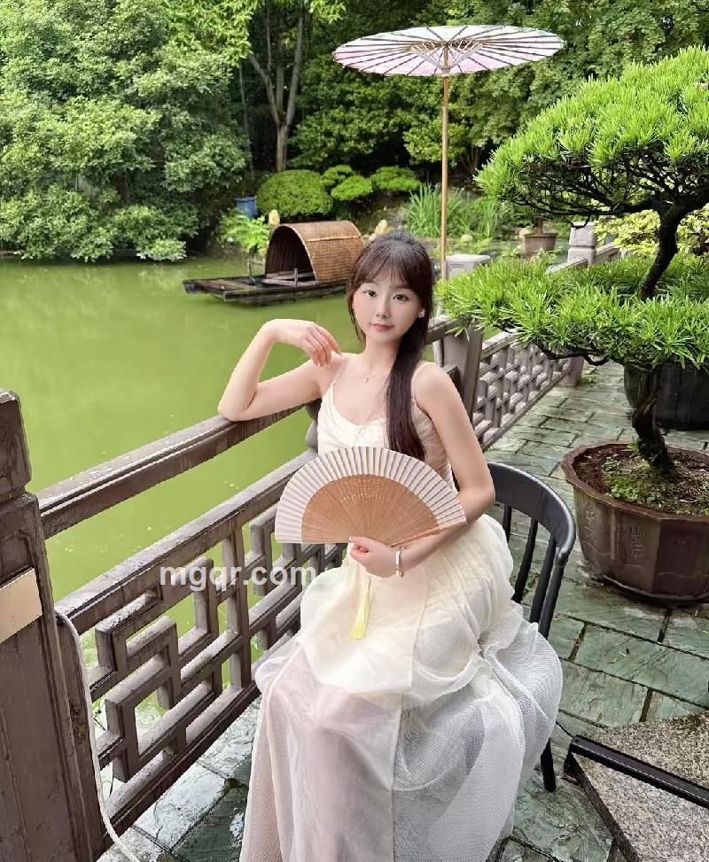 Roxanne.的照片