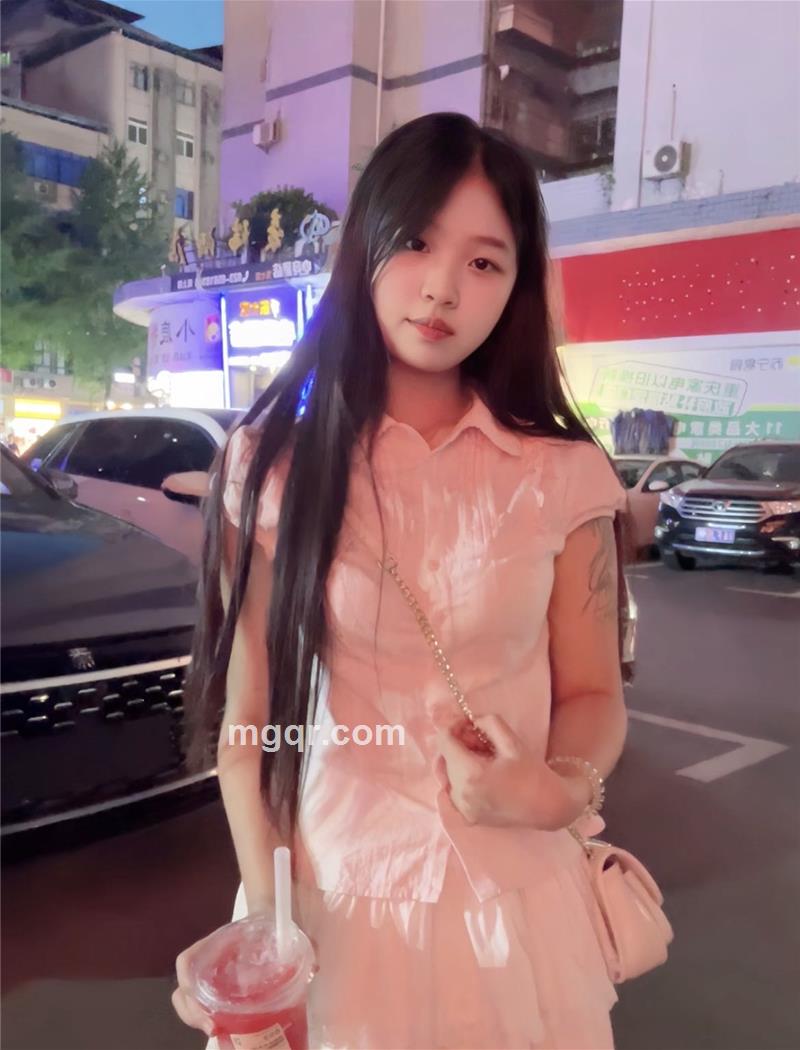 极品嫩妹的第1张照片