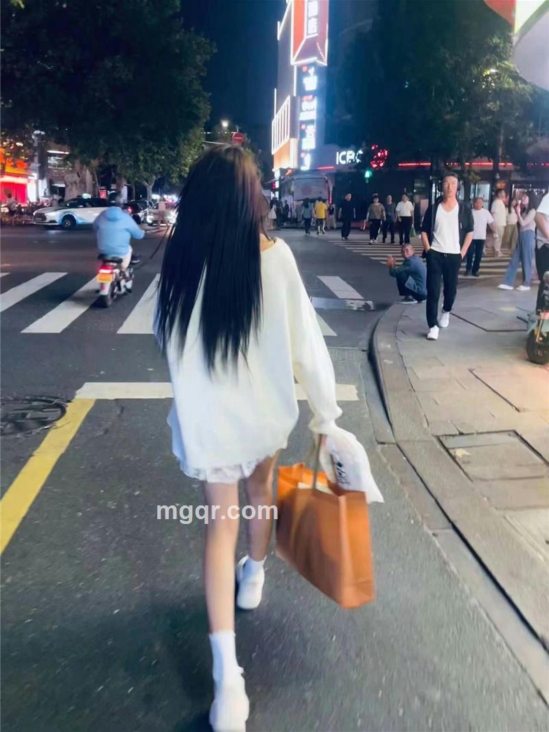 爱哭的女孩的第1张照片
